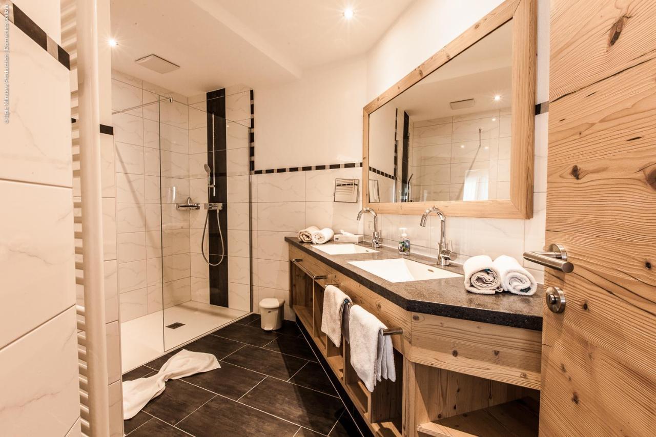 Schoenblick Appartements 턱스 외부 사진