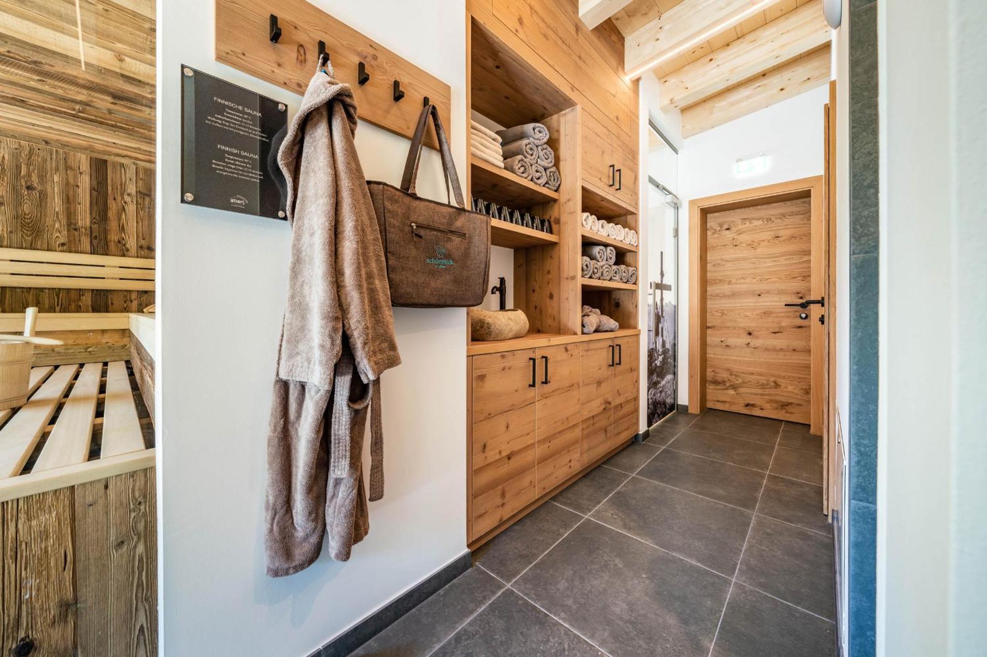 Schoenblick Appartements 턱스 외부 사진