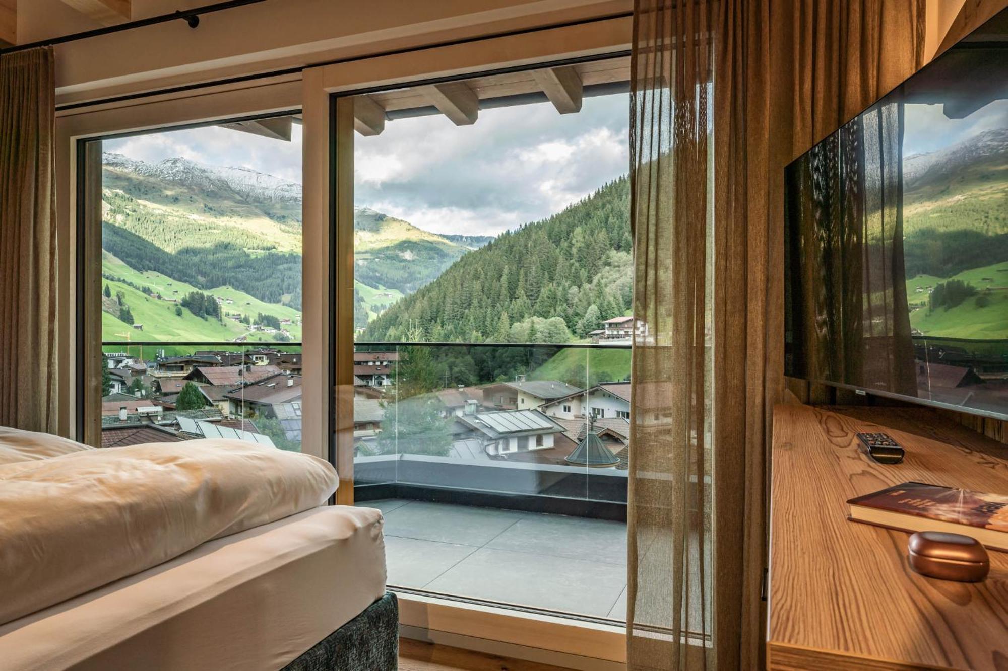 Schoenblick Appartements 턱스 외부 사진
