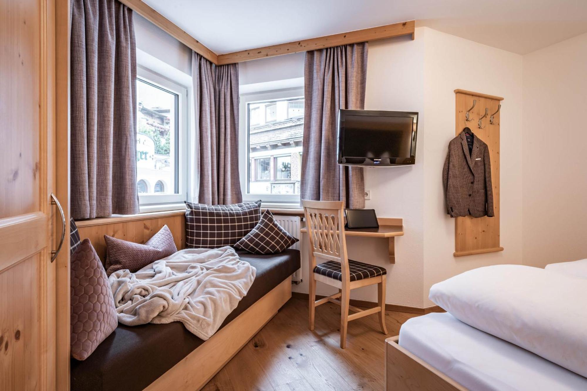 Schoenblick Appartements 턱스 외부 사진