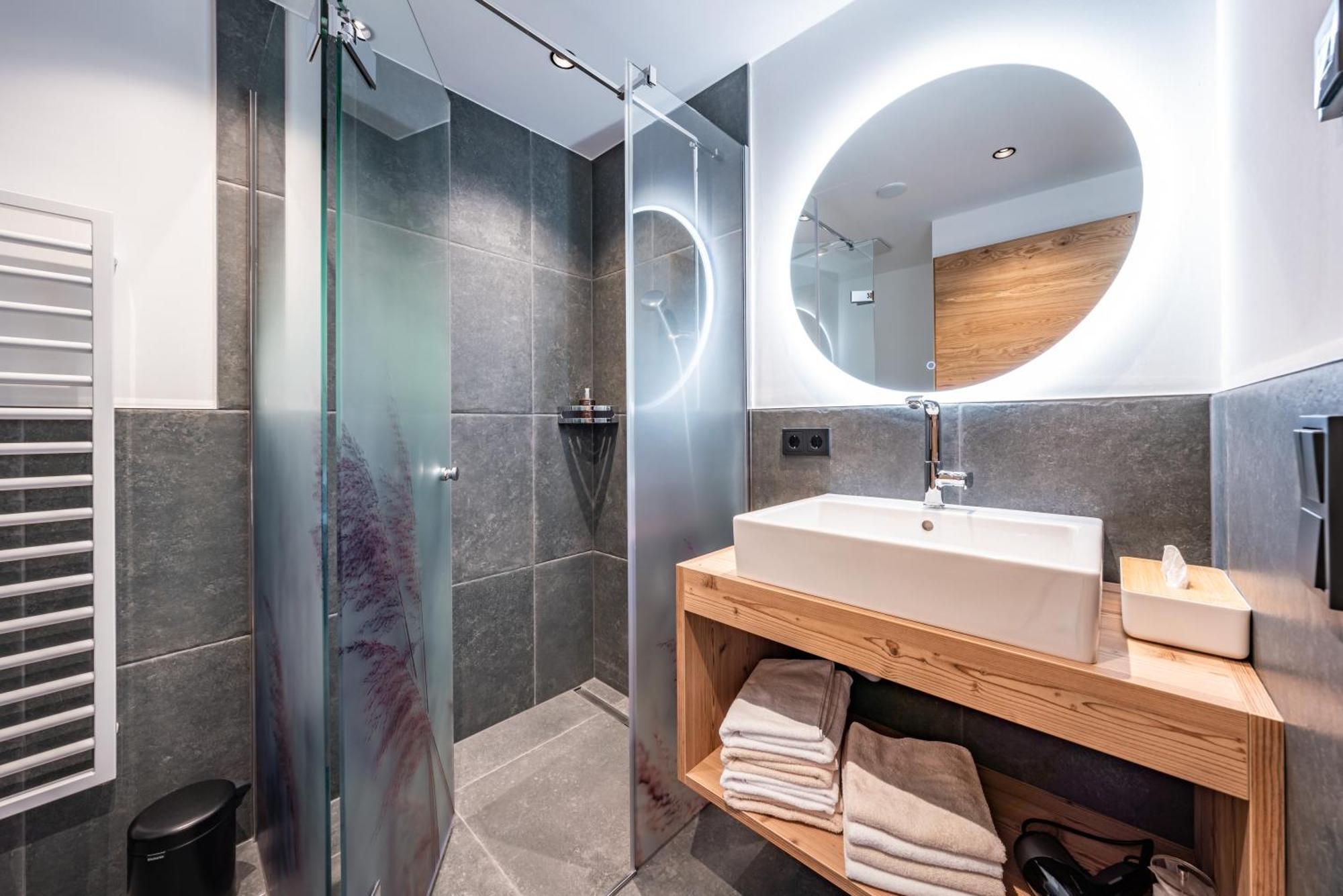 Schoenblick Appartements 턱스 객실 사진